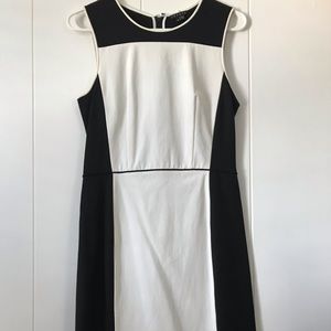 Sleeveless Theory Black and White dress Size 6